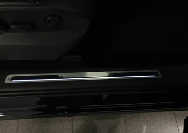 Volkswagen Tiguan cena 134999 przebieg: 141000, rok produkcji 2021 z Głuszyca małe 781